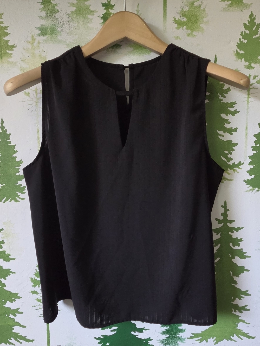 SHEIN Black Sleeveless Keyhole Back Camisole